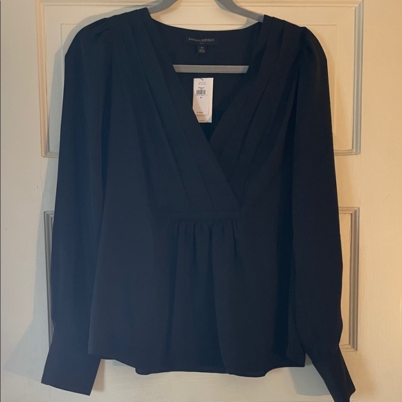Banana Republic Black V-Neck Blouse NWT. - Picture 1 of 4